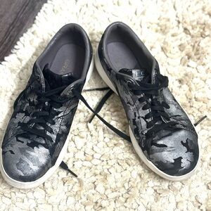 Cole Haan Grand PRO Women Camouflage Metallic Black-Silver Sneakers Sz 8.5 B